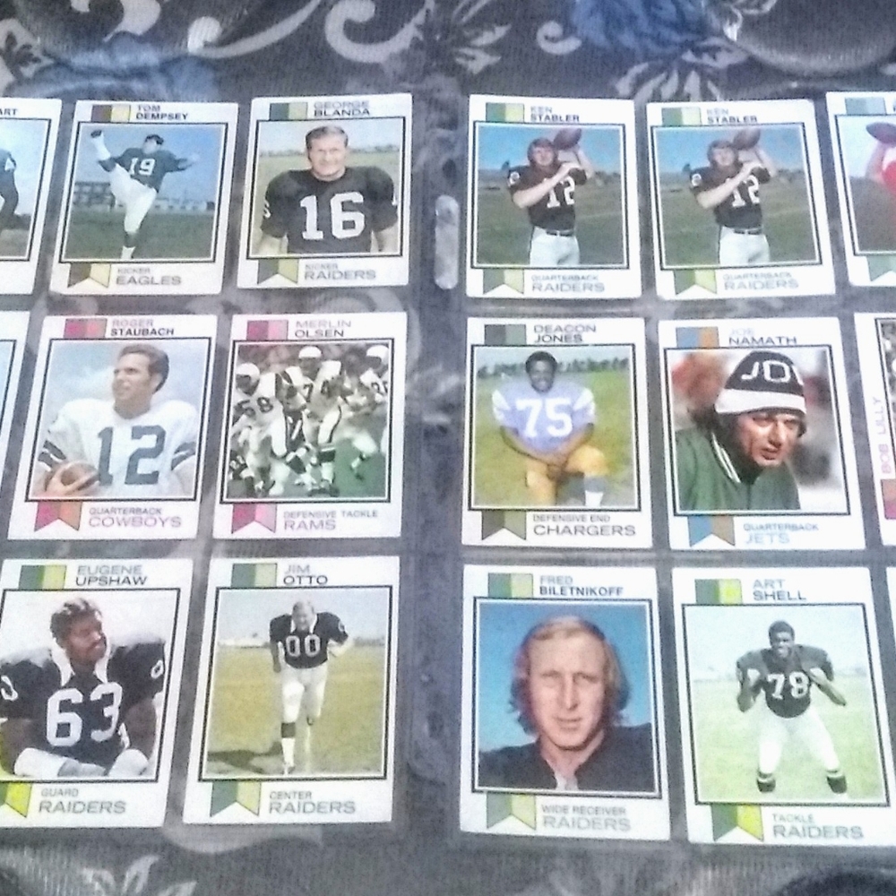 18 Vintage 1970's Football Cards